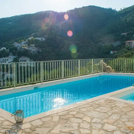 T'adelfia Apartament *